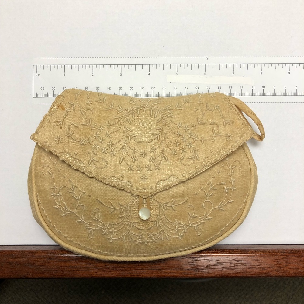 Vintage 1960s Embroidered Tan Clutch Purse